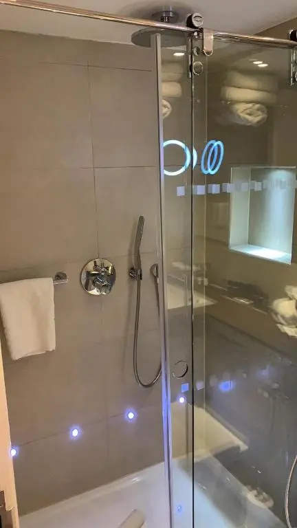 Single Club room