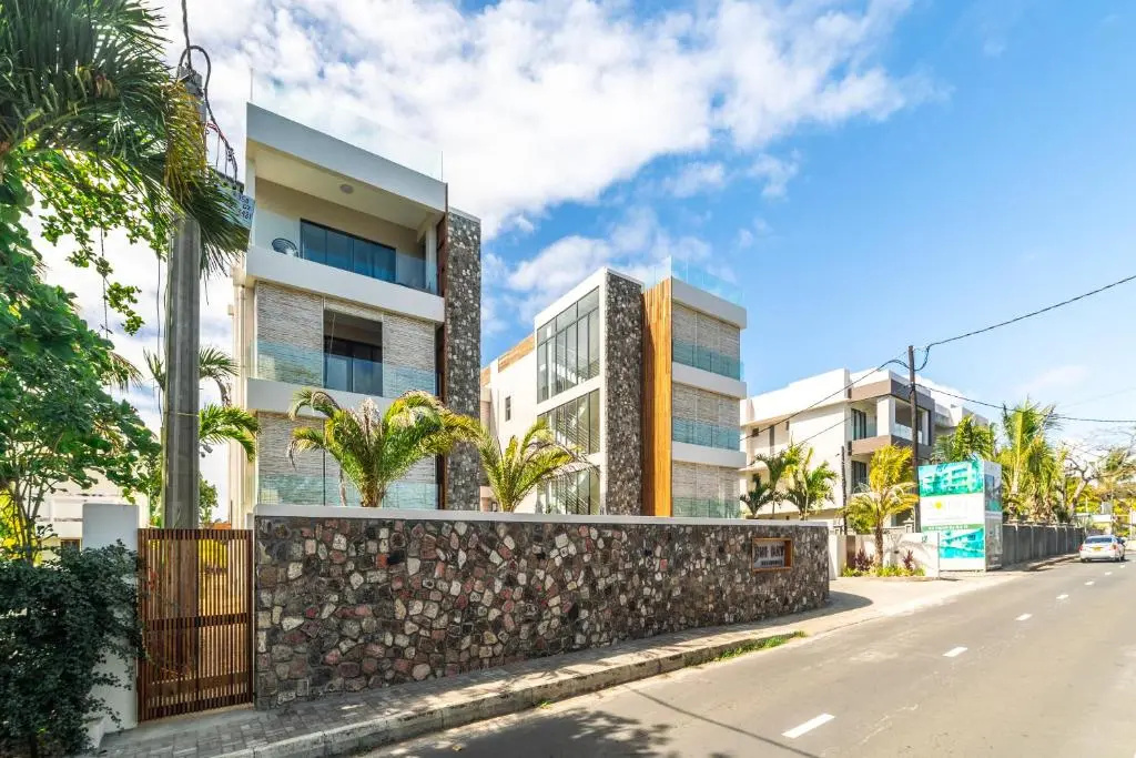 Penthouse 13 - One Bay Residence with private rooftop terrace and dip in pool