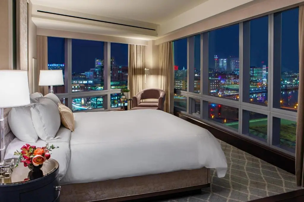 1 Bedroom Double Suite full double bed