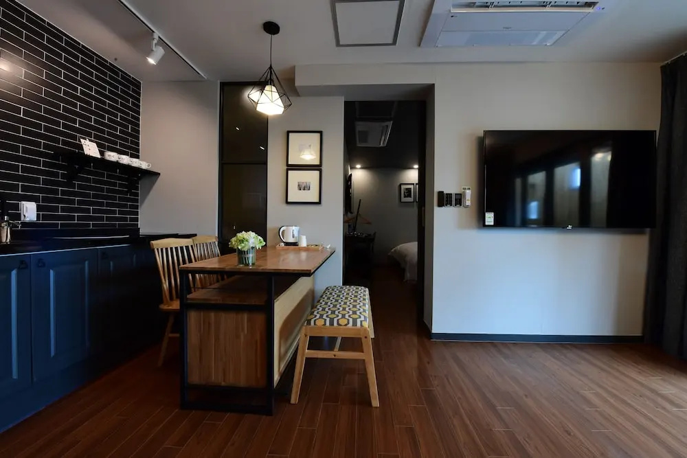 Food & Beverage