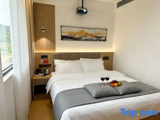 Superior Double room (full double bed)