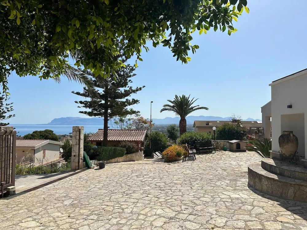 Charming Holiday Home Near Sea