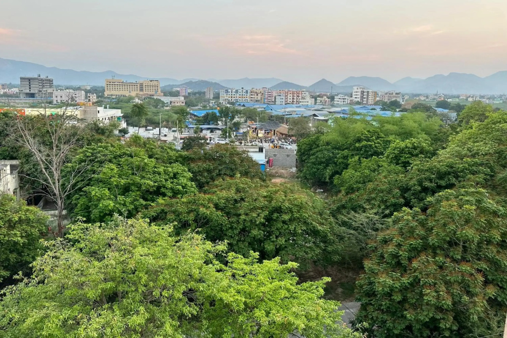 TrueLife Homestays - Location - Comfort - Service - 2BHK AC apartments for families visiting Tirupati Temple - Fast WiFi, Kitchen, Android TV - Walk to PS4 Pure Veg Restaurant, Mayabazar Super Market - Easy access to Airport, Railway Station, All Temples