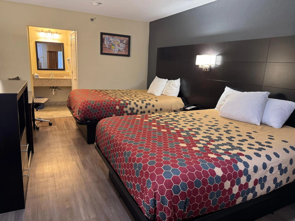 Econo Lodge Freeport - Brunswick Area — 3