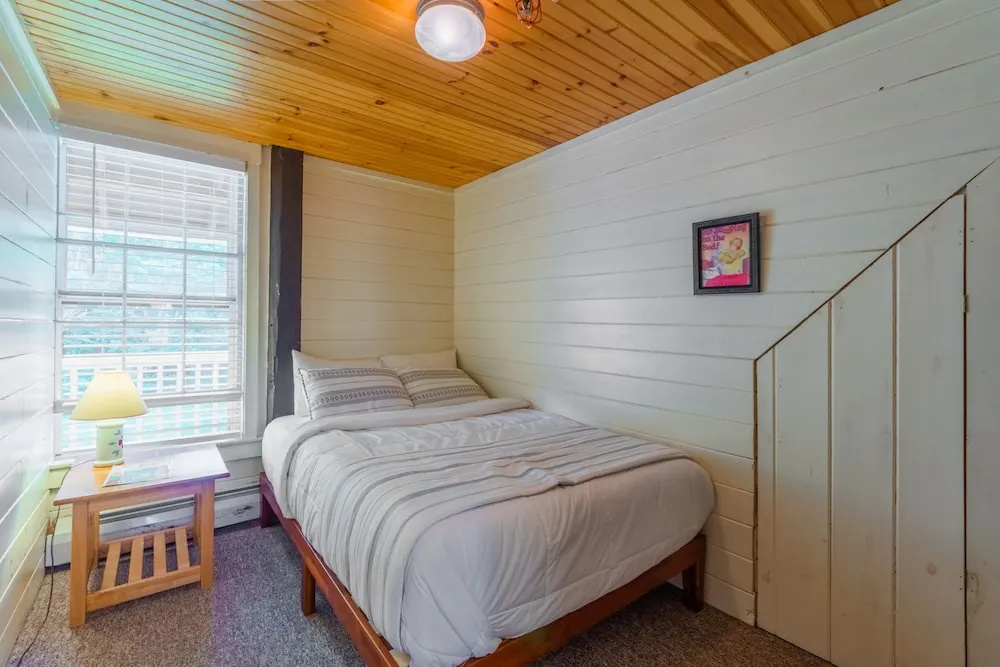 2 Bedrooms Comfort Basement Suite