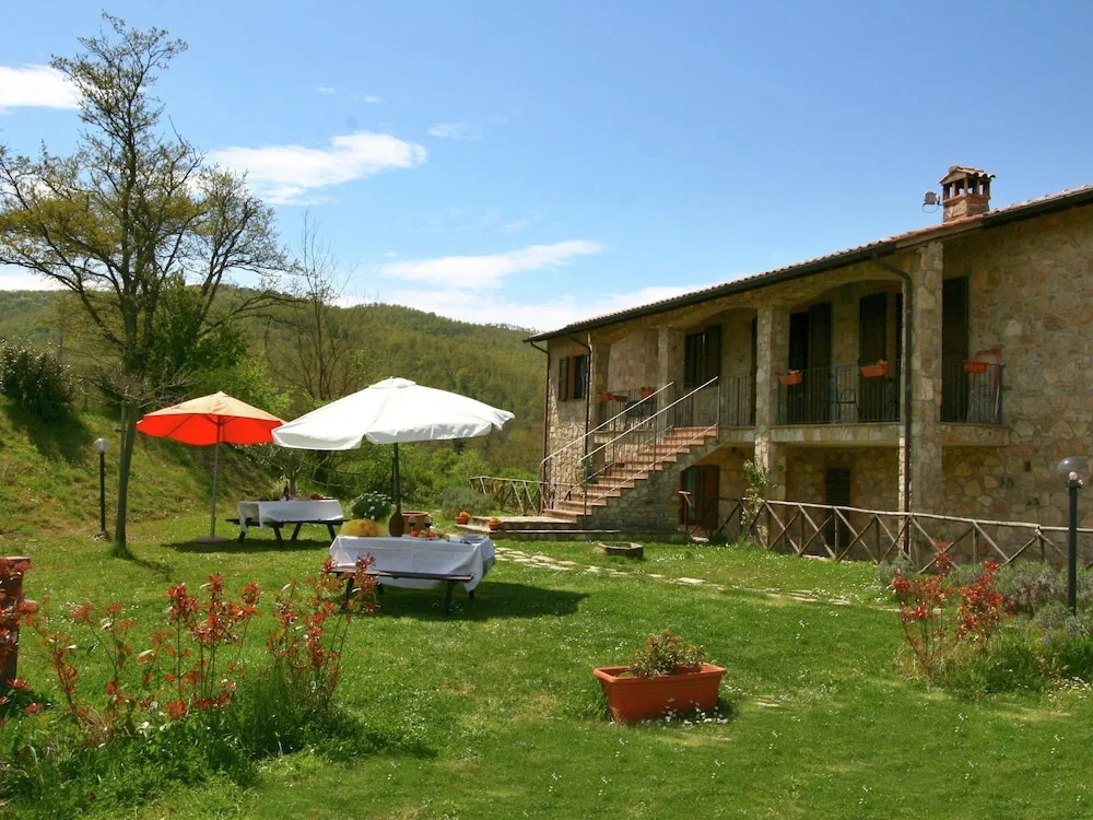Farmhouse Near Lake Trasimeno With Pool