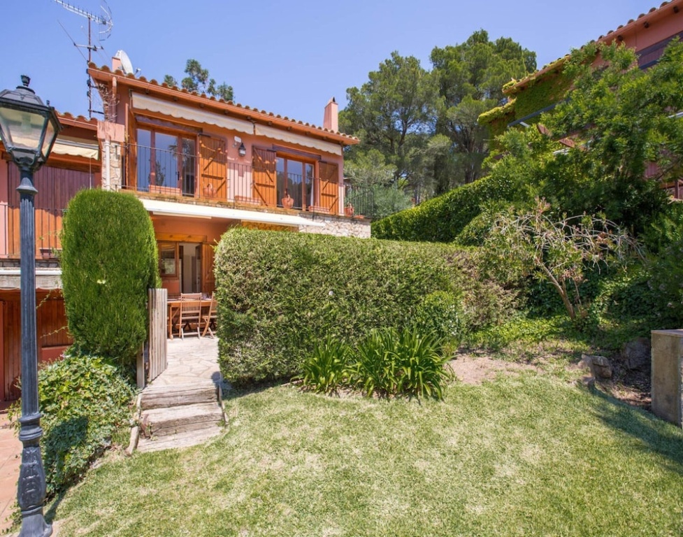 Villa in Spain Near Sandy Beach & Mountain Views