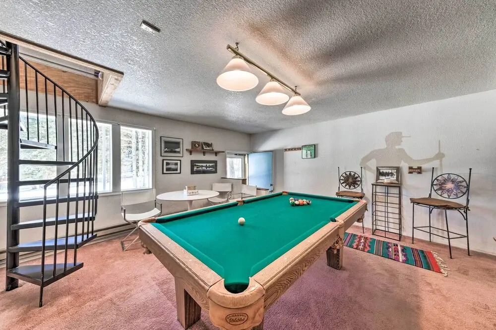Bright Cloudcroft Condo w/ Game Room + Deck! - фото 7