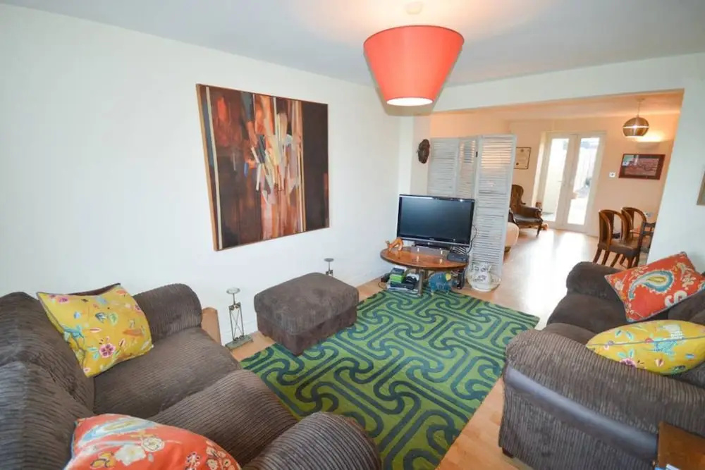 Stylish 2 Bedroom Home Near Bristol