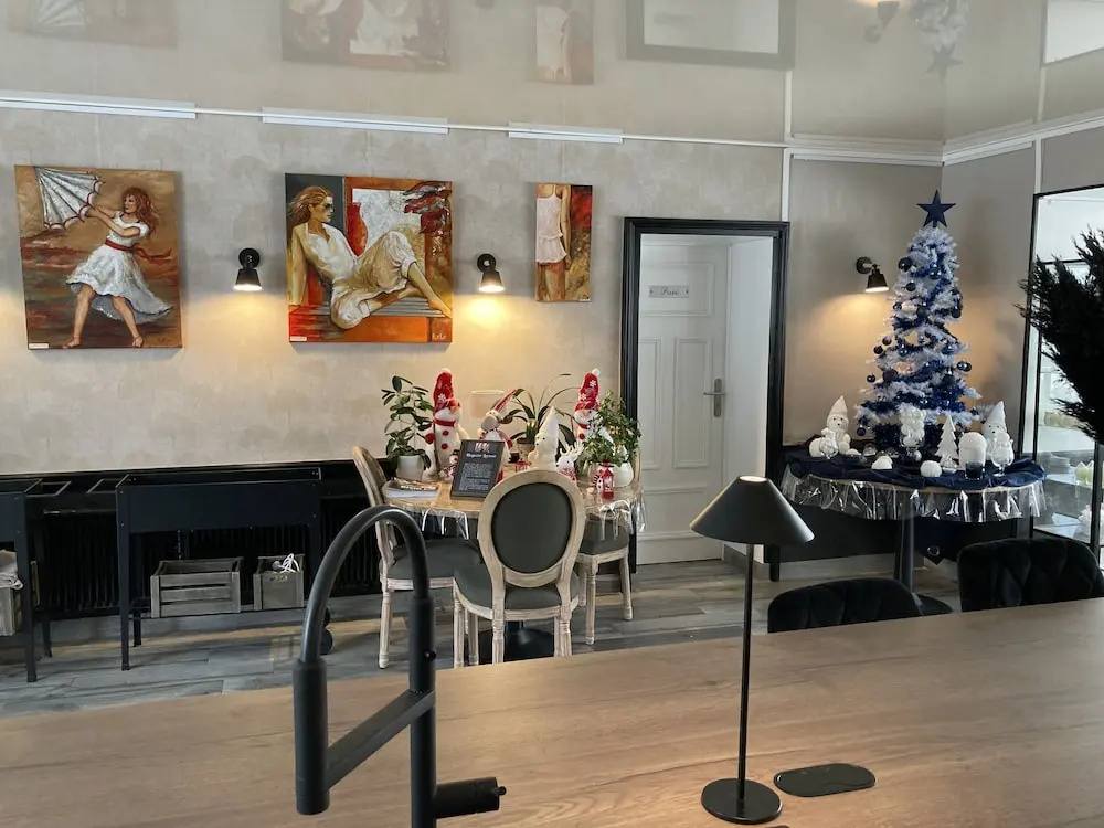 Lobby & Reception