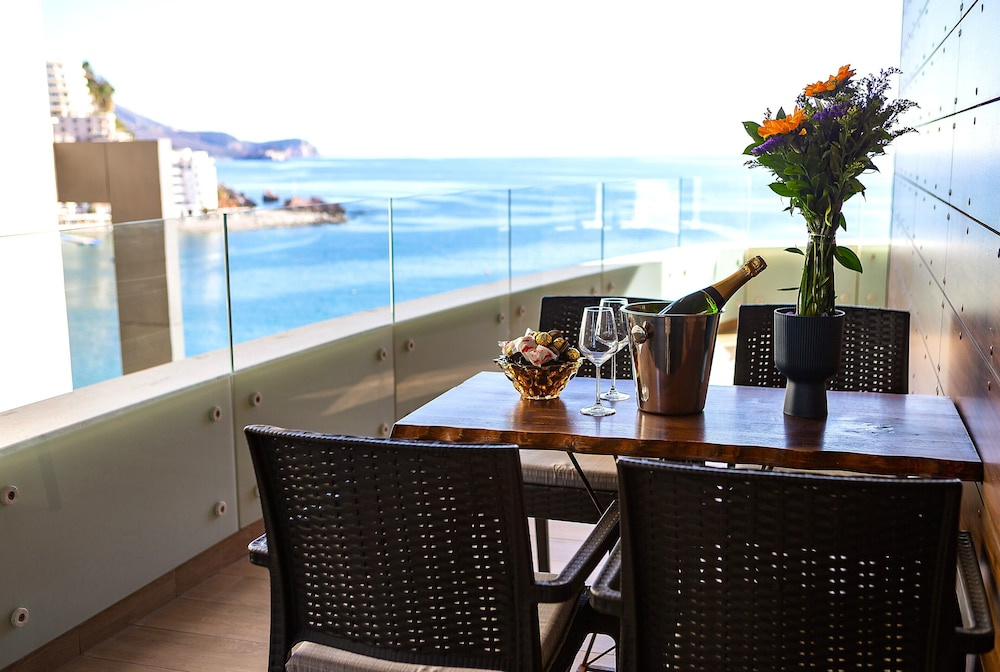 Family Suite with balcony and with sea view