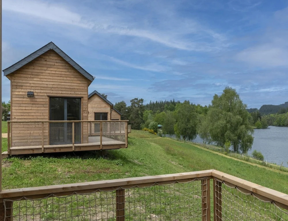 Cabin Near Meyrignac Lake