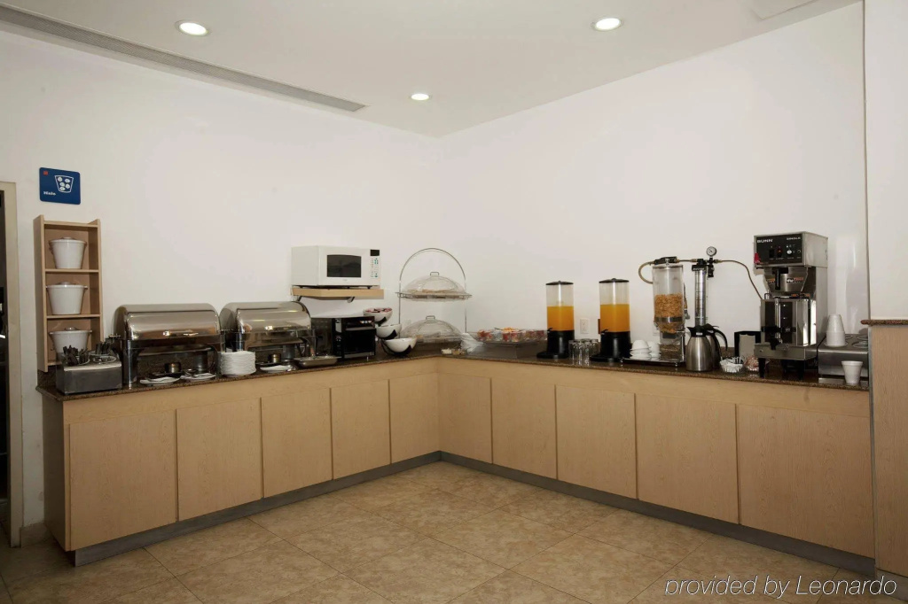 Food & Beverage