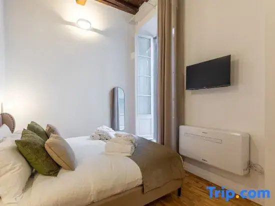 Superior Double Suite with balcony (full double bed)