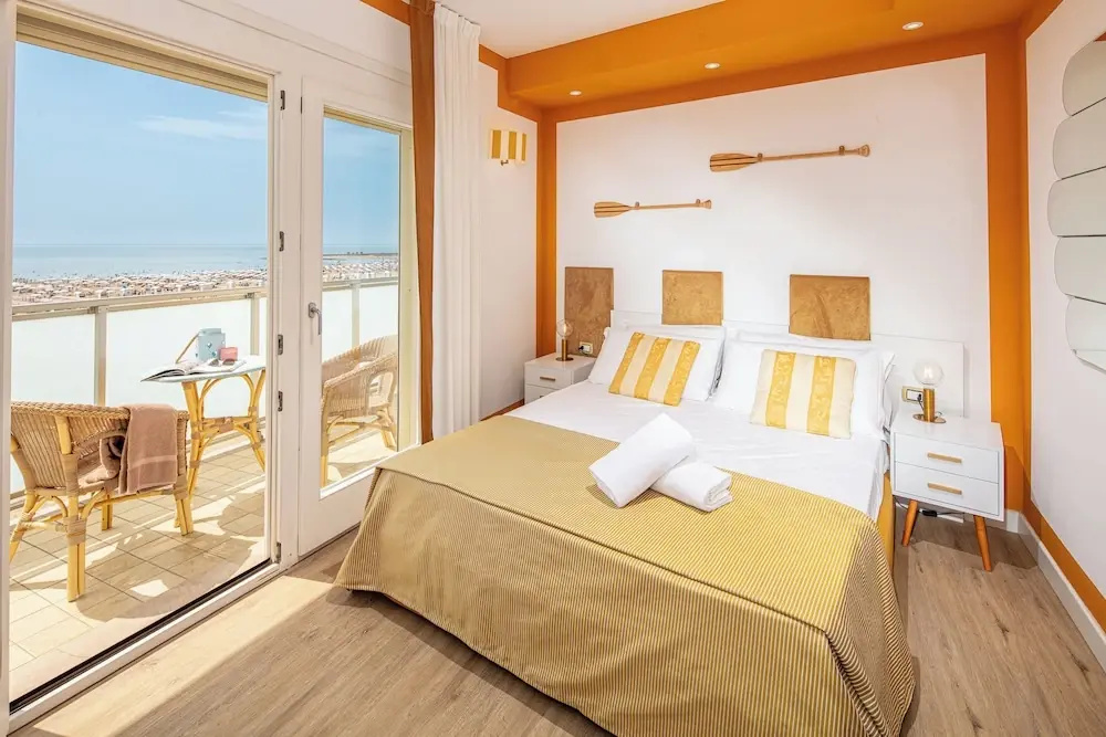 Classic Double room with sea view (full double bed)
