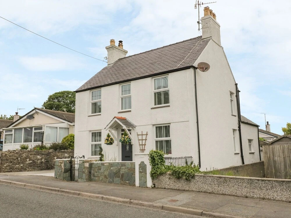 Mona House