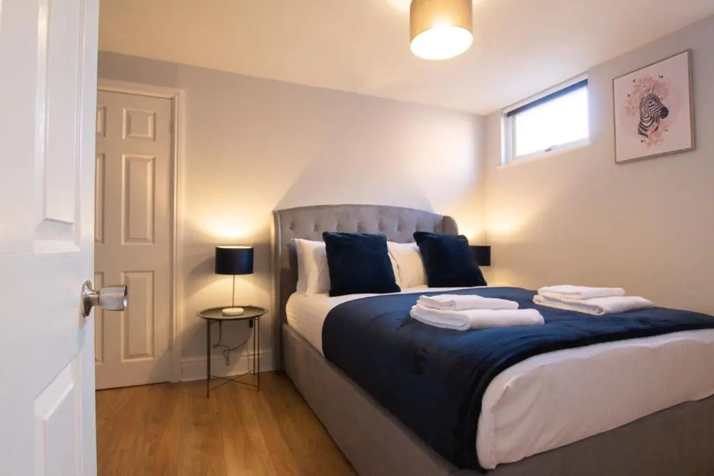Lord Street Modern Apartment with parking by Rework Accommodation