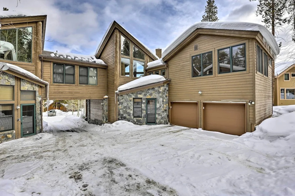 Ski-in/out Breckenridge Gem w/ Hot Tub!