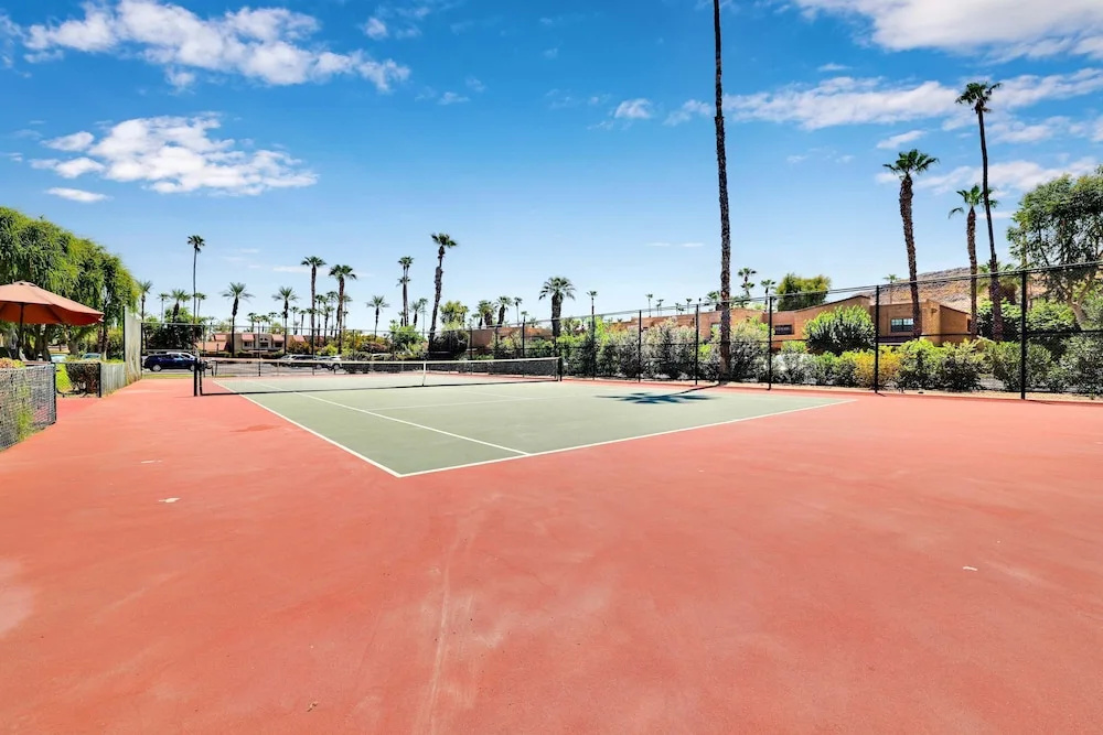 Relaxing Palm Springs Condo With Pool Access