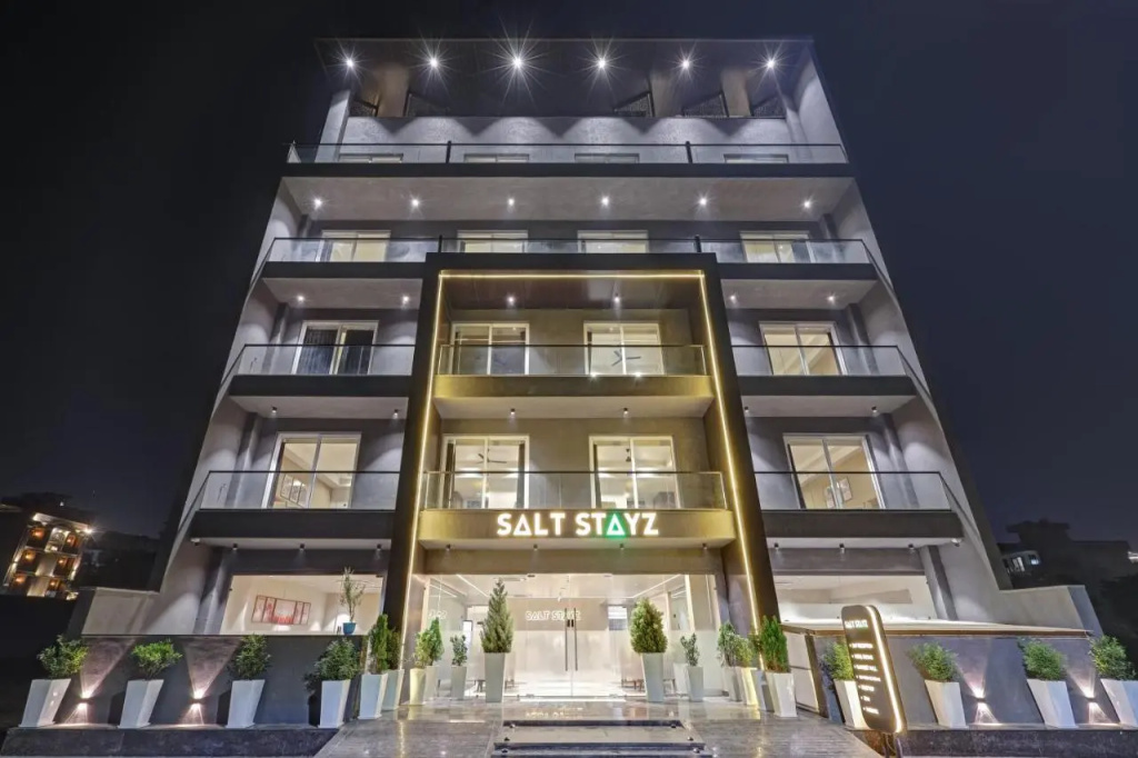 Saltstayz Premier – Golf Course Road & Sector 42