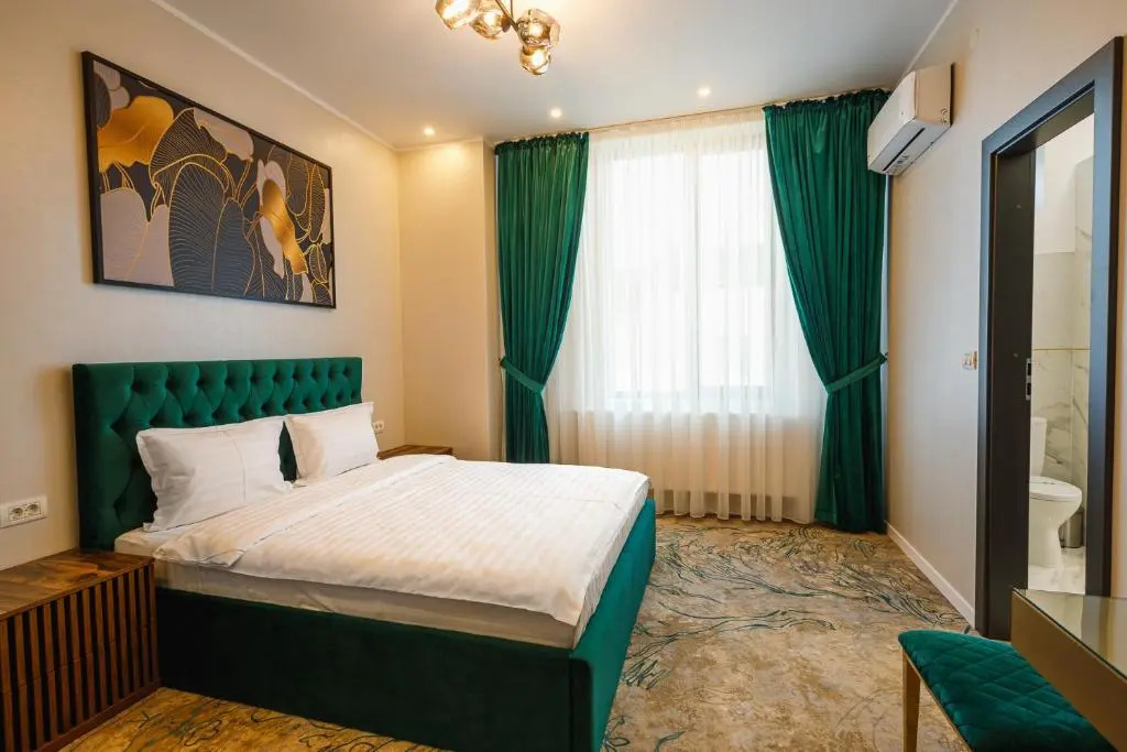 Deluxe Double room (full double bed)