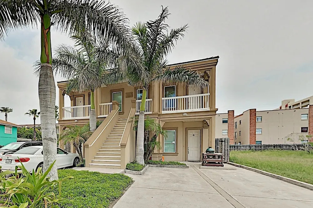 Prime Island Escape W/ Pool - Steps To The Sand! 2 Bedroom Condo