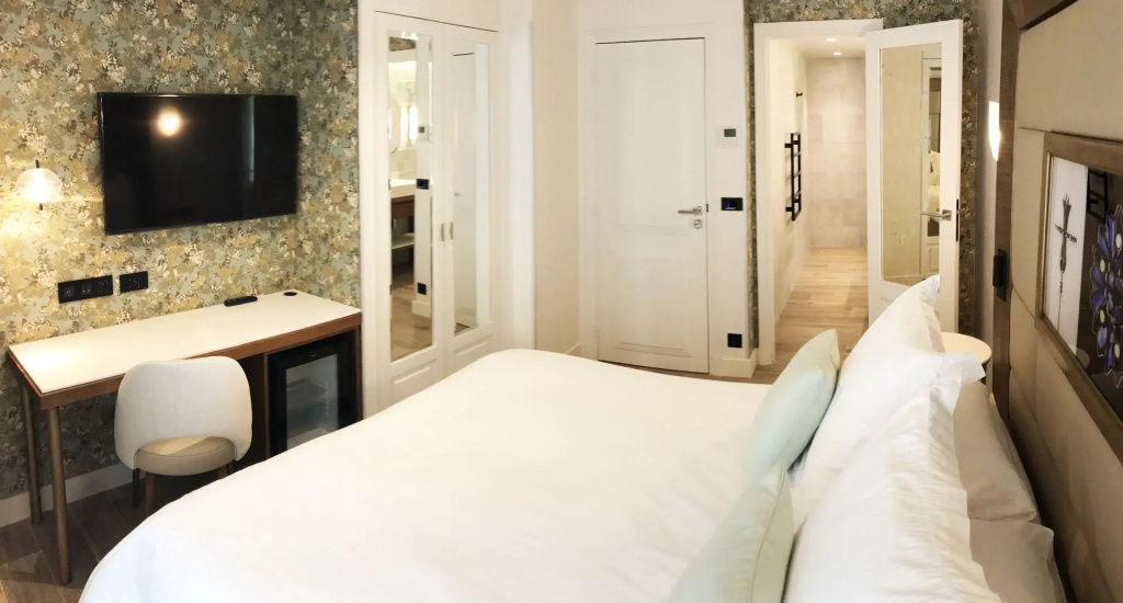 Superior room