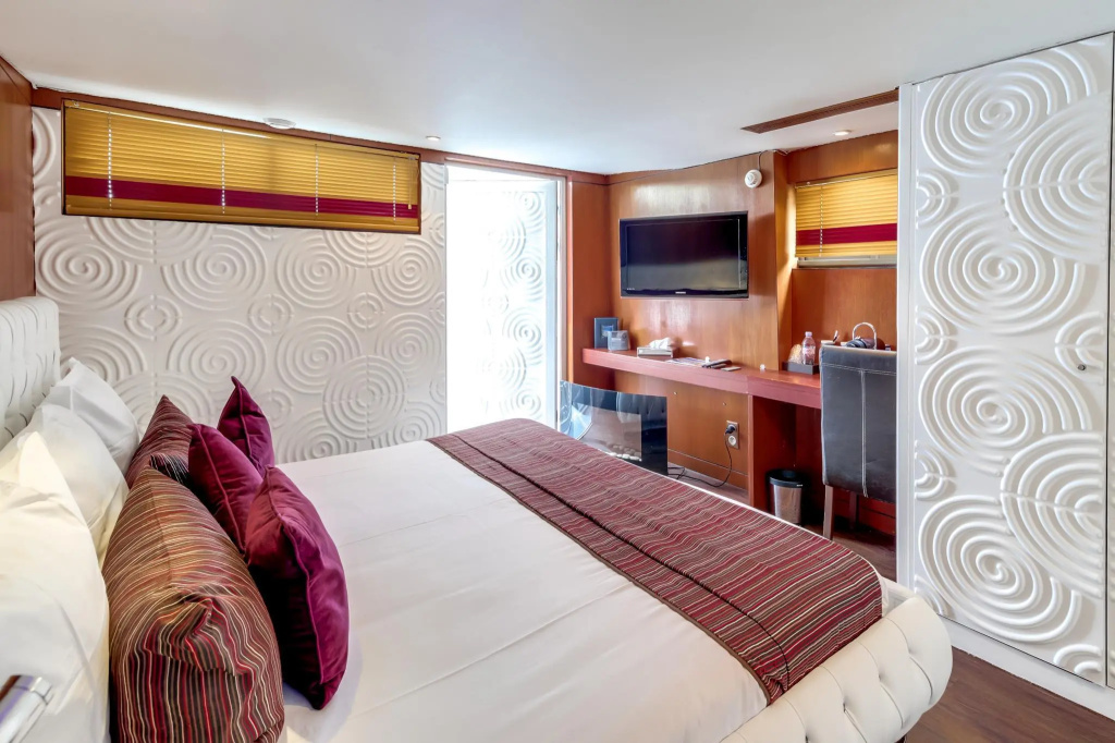 VIP Paris Yacht Hotel — фото