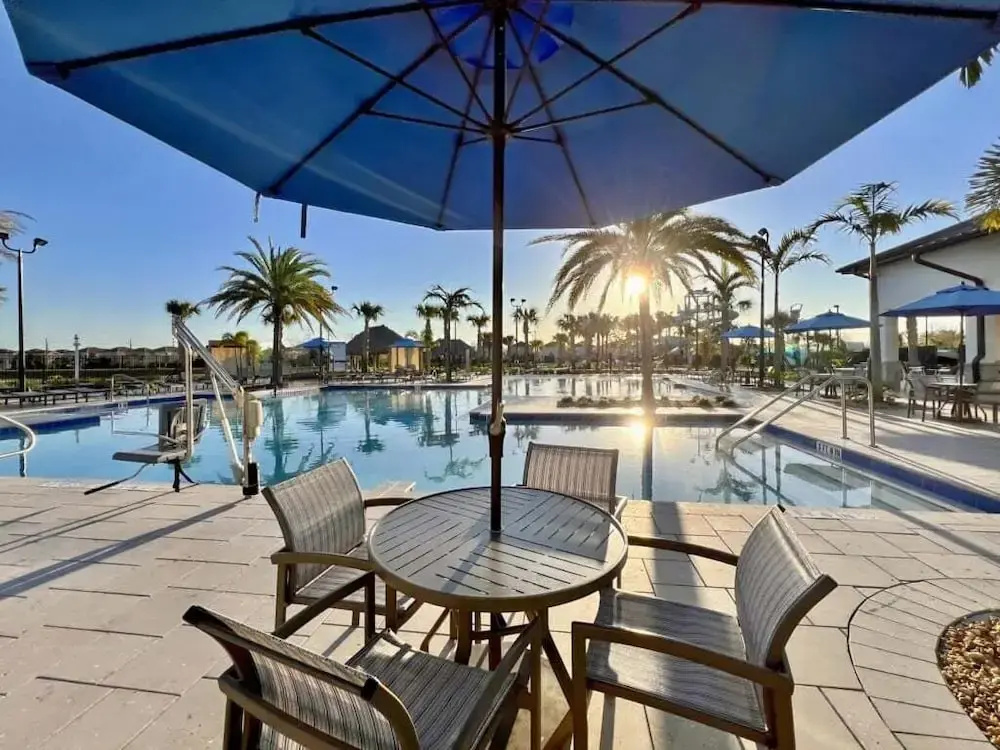 Stunning 4 Bed Townhome Pool & Waterpark 4 Bedroom Townhouse