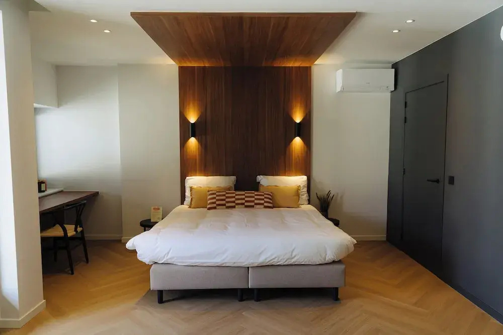 Deluxe Double room with balcony and with city view (full double bed)