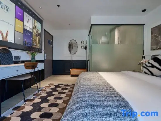 Luxury Double room (full double bed)