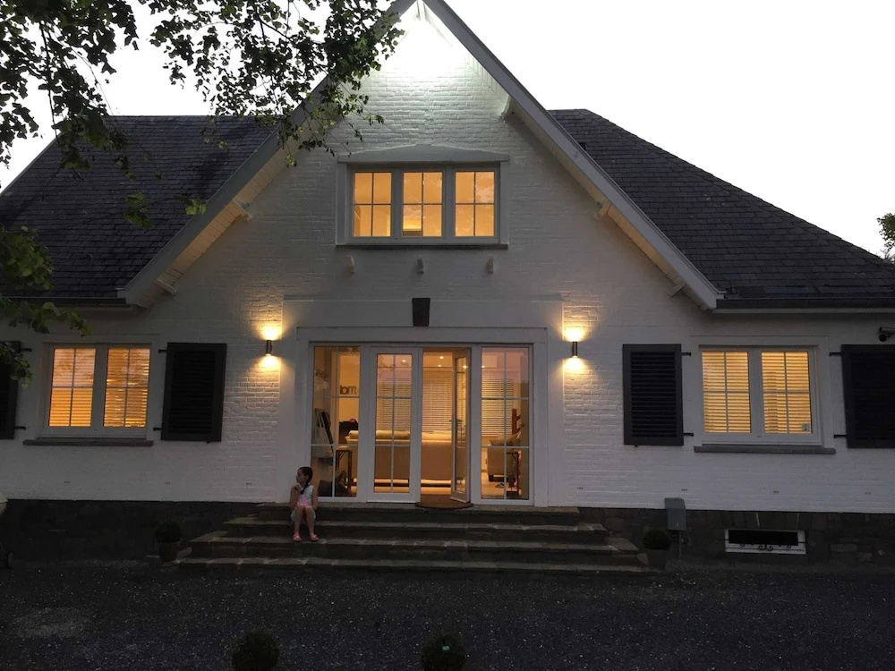 Superb Holiday Home With Garden In Serinchamps