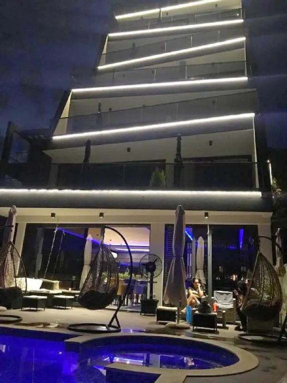Apartment and Rooms Lux Beciragic