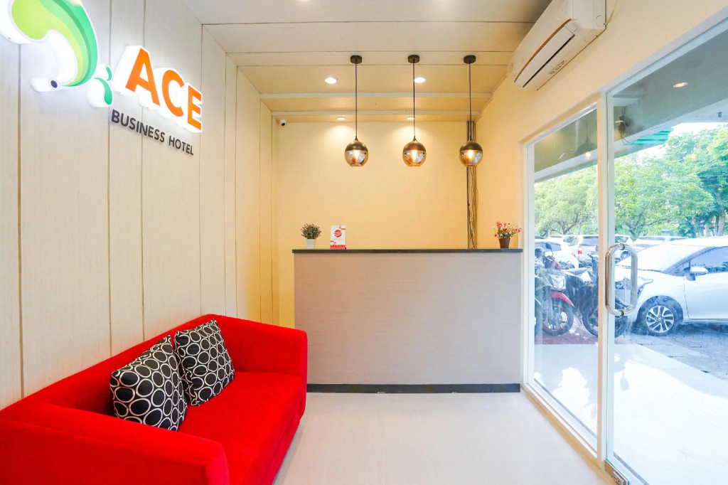 Lobby & Reception