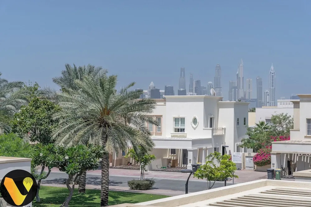 Vogue | Springs Villa Emirates Hills close to Mall of the Emirates | Ski Dubai
