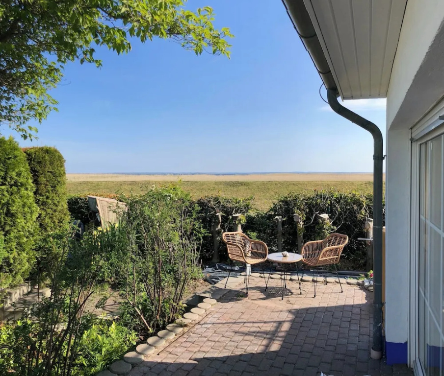 Serene Waterview Retreat 2 Bedrooms in Mönkebude, Germany