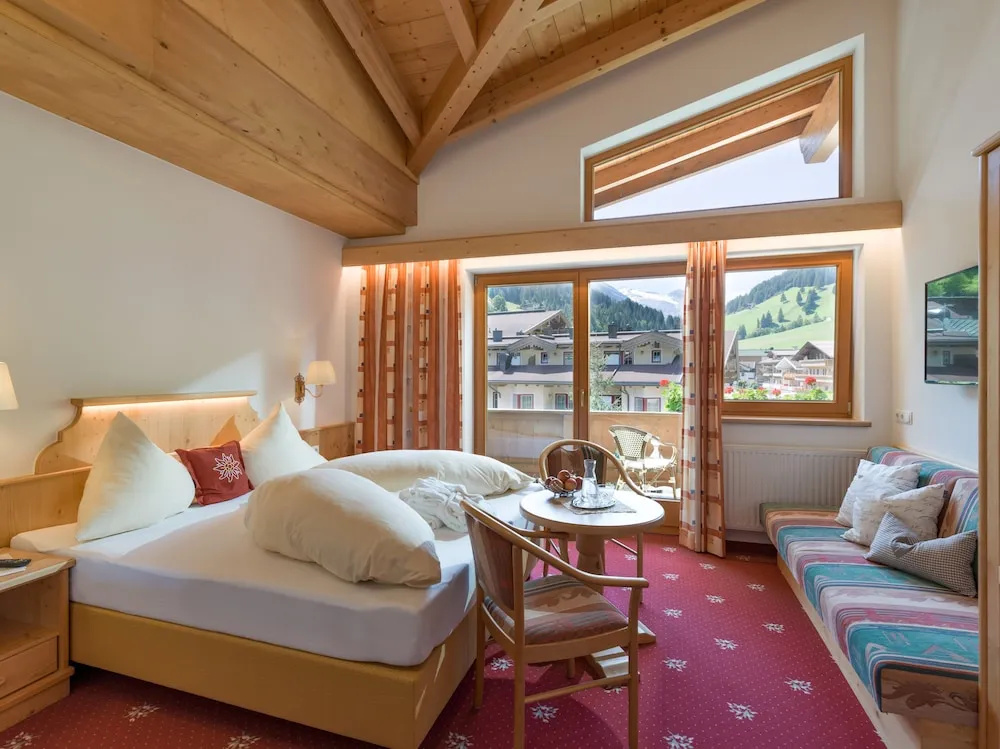 Comfort Double room with balcony and with mountain view (full double bed)