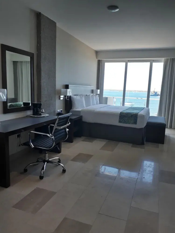 Seven Crown La Paz Malecon - Chambres
