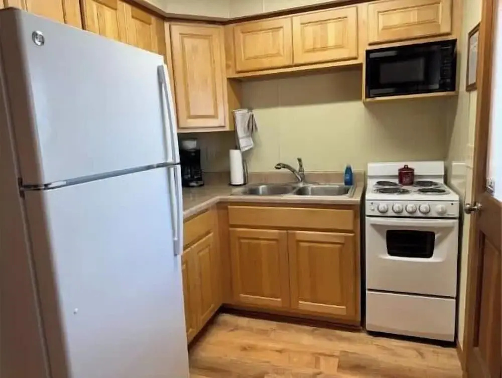 2 Bedrooms Standard Double room with lake view (full double bed)