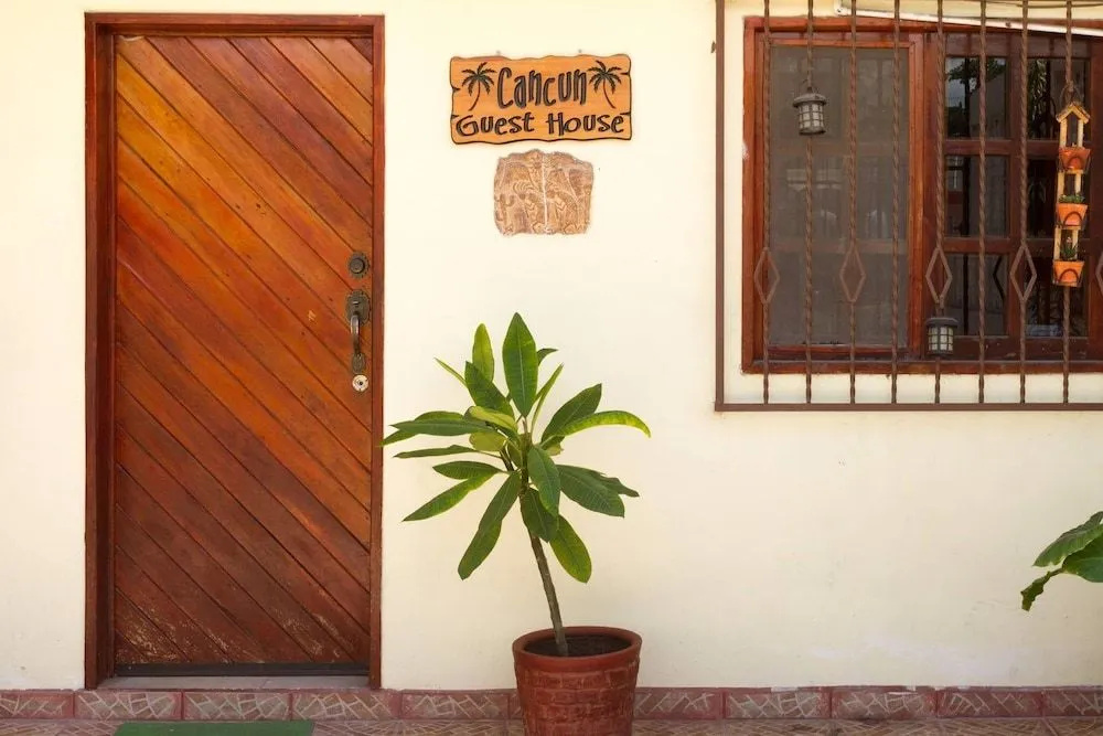 Room in B&B - Cancun Guest House 3 Near Ado bus Terminal and 25 min From-to Airport by Shuttle