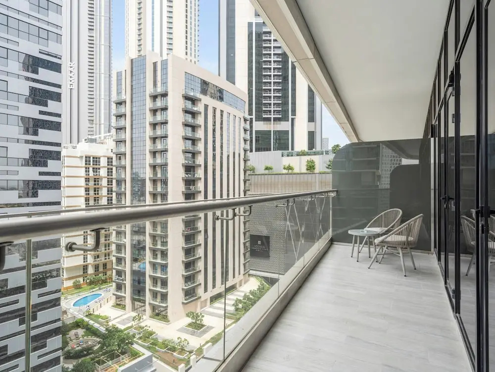 Elegant Apartment Amidst Vibrant Area with Balcony