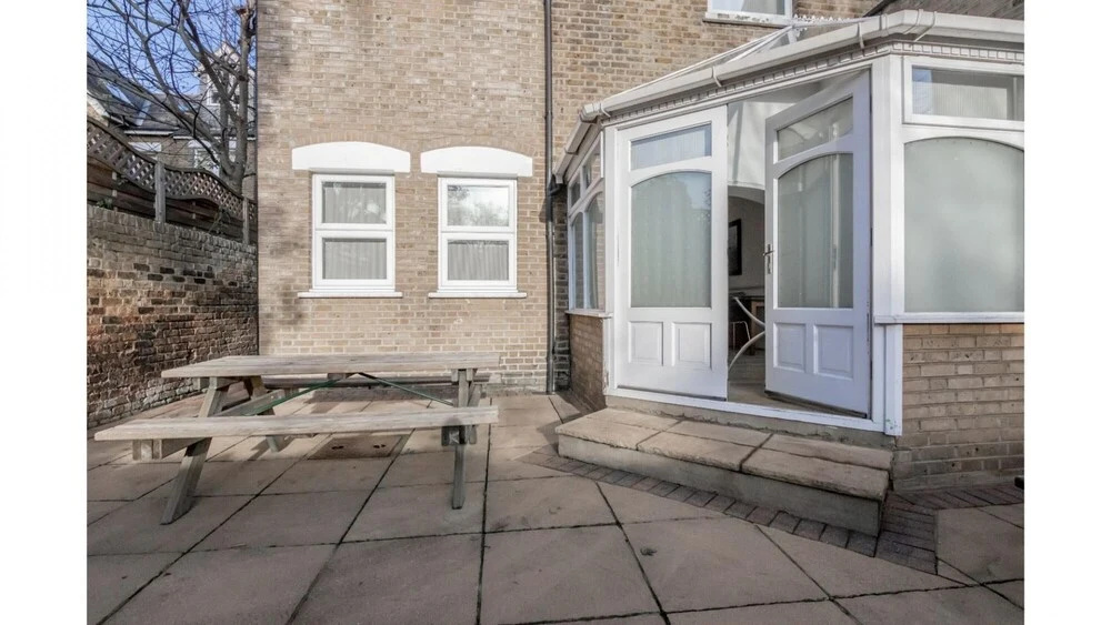 2 Bedroom in Kew Gardens - Clarendon Garden