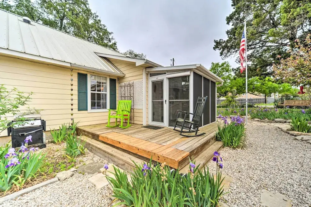 Cozy Canyon Lake Abode < 1 Mi to Boat Ramp!
