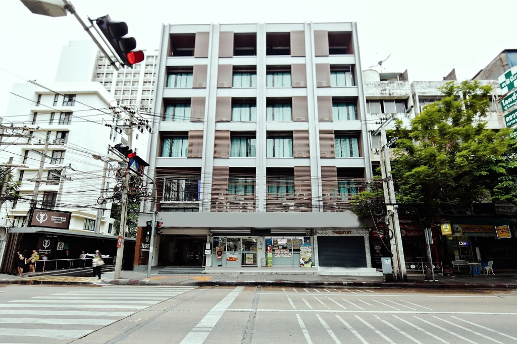 Three Sukhumvit Hotel — фото