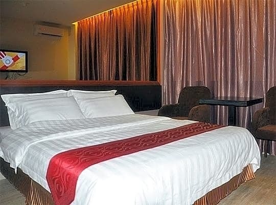 Goldenhill Hotel