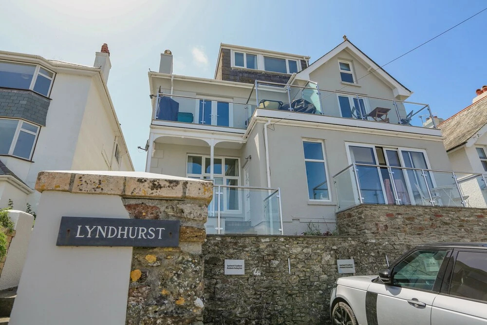 1 Lyndhurst