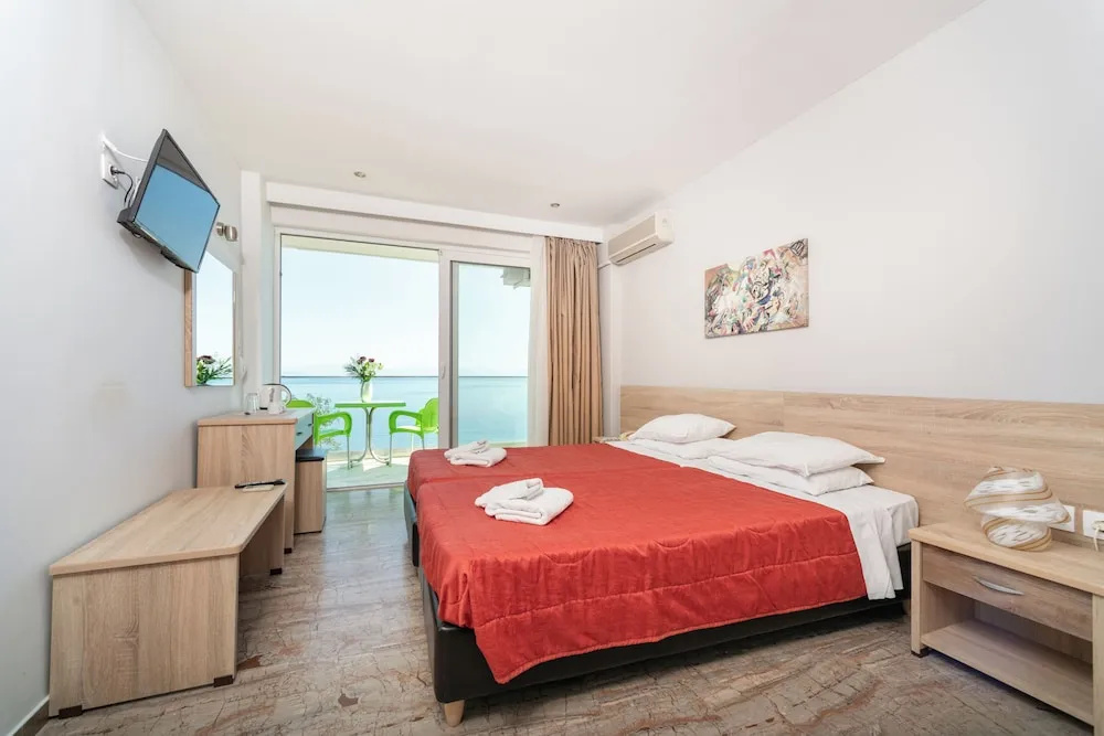Superior Double room with balcony and with sea view (twin beds)