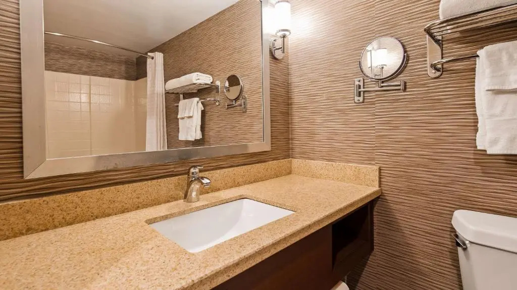 Best Western Plus Rama Inn & Suites - Tap to explore photos