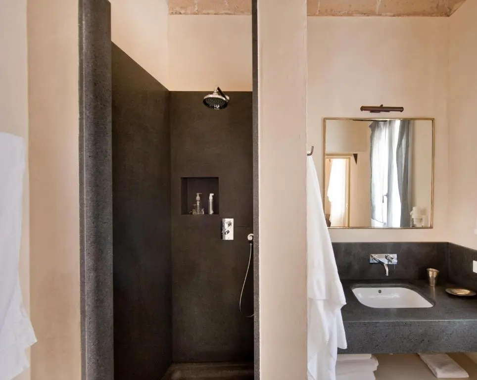 Deluxe Double room with balcony (full double bed)