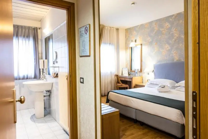 Hotel Touring - Chambres